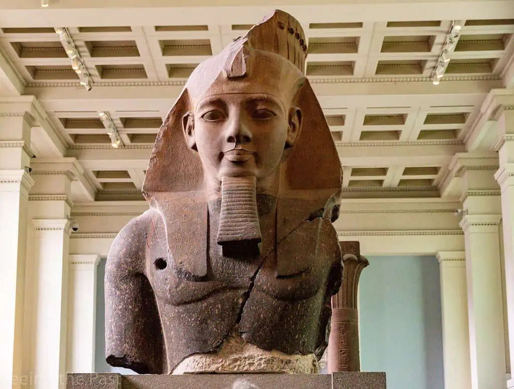 Ramesses II là pharaoh trị vì Ai Cập từ năm 1279 trước Công nguyên đến năm 1213 trước Công nguyên.