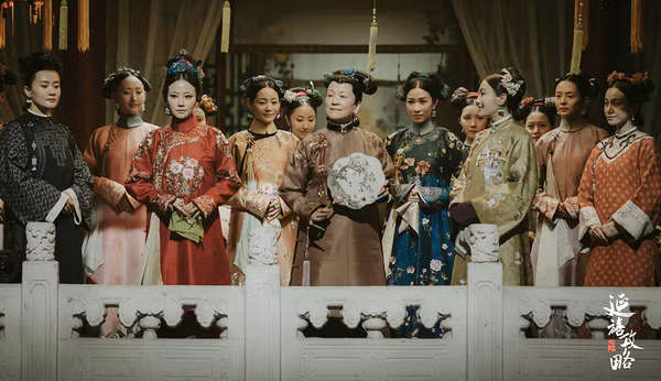 Thế nhưng, đến thời nhà Thanh, Thanh Thái Tổ Nỗ Nhĩ Cáp Xích hạ lệnh tuẫn táng hoàng hậu cùng 4 thê thiếp sau khi ông băng hà. Tập tục này chấm dứt sau khi vua Khang Hy bãi bỏ.