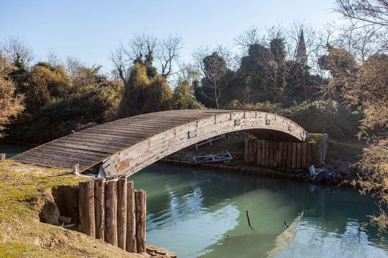 Kể từ năm 1793 - 1814, đảo Poveglia được sử dụng làm trạm kiểm dịch sau khi phát hiện những trường hợp mắc dịch hạch trên 2 con tàu cập cảng. Những người có triệu chứng nhiễm bệnh đều bị đưa lên đảo để cách ly, điều trị. Ảnh: Young Architects.