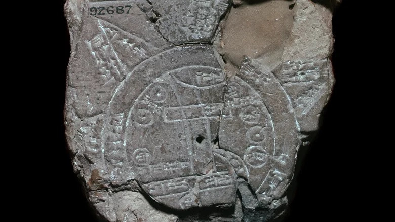 Theo các nhà nghiên cứu, Imago Mundi được tạo ra vào thời điểm Đế chế Babylon là quốc gia dẫn đầu về những thành tựu trong kiến trúc, văn hóa, toán học và khoa học. Tấm đất sét trên được nhà khảo cổ học nổi tiếng Hormuzd Rassam phát hiện vào năm 1882 tại Sippar - một thành phố cổ của Babylon ở Iraq ngày nay. Ảnh: Collector/Getty Images.