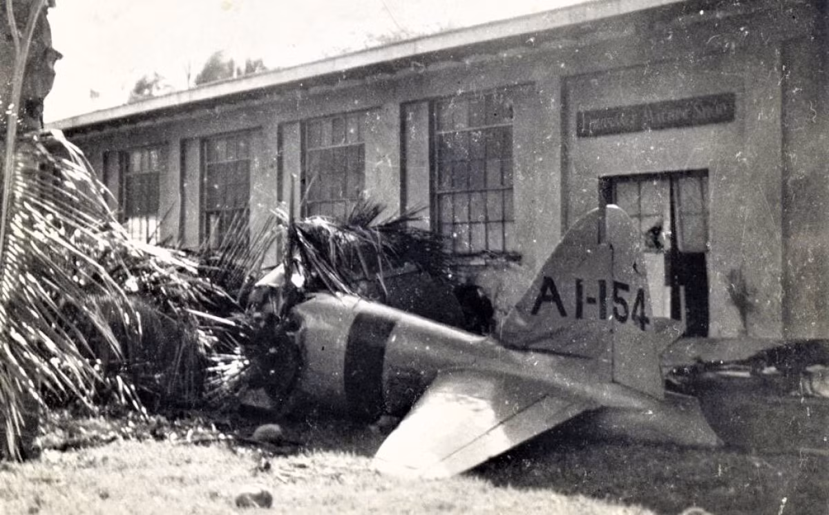 Đặc biệt, ngày ngày hôm sau (8/12/1941), Tổng thống Mỹ Franklin D.Roosevelt tuyên bố chiến tranh với Nhật Bản. Theo đó, nước Mỹ chính thức tham gia Thế chiến 2.