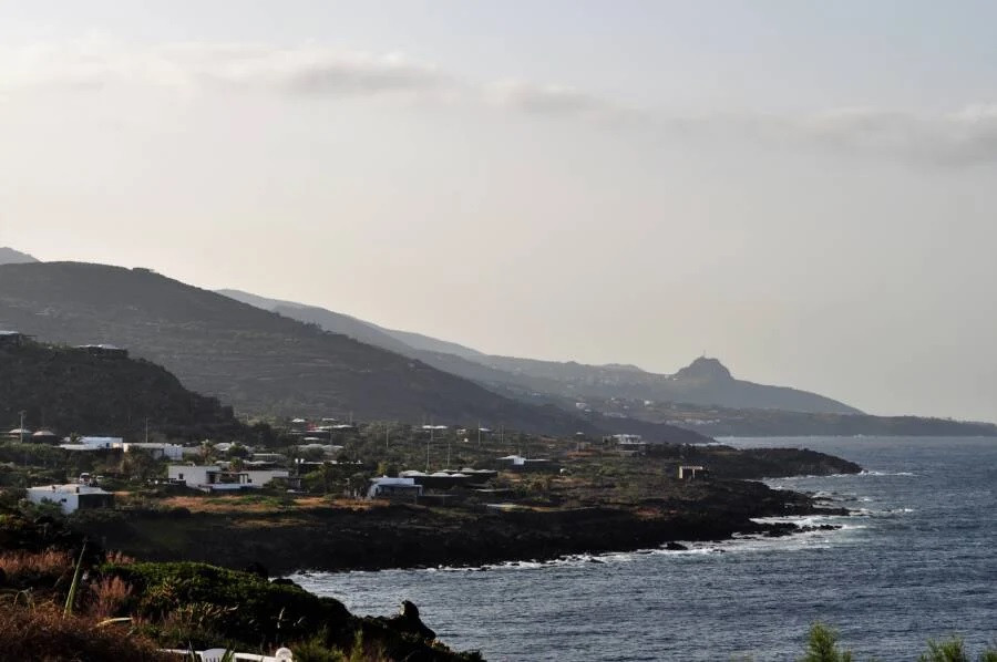 Nhà khảo cổ học Thomas Schäfer của Đại học Tübingen, người đứng đầu dự án, cho hay kho báu quý giá gồm 27 đồng denarii bạc gần 2.000 tuổi được tìm thấy gần một khu vực tìm thấy 107 đồng xu quý hiếm vào năm 2010. Ảnh: Luce61/Wikimedia Commons.