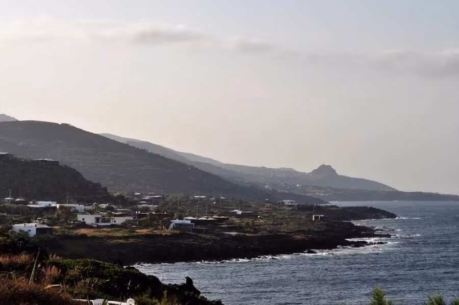 Nhà khảo cổ học Thomas Schäfer của Đại học Tübingen, người đứng đầu dự án, cho hay kho báu quý giá gồm 27 đồng denarii bạc gần 2.000 tuổi được tìm thấy gần một khu vực tìm thấy 107 đồng xu quý hiếm vào năm 2010. Ảnh: Luce61/Wikimedia Commons.