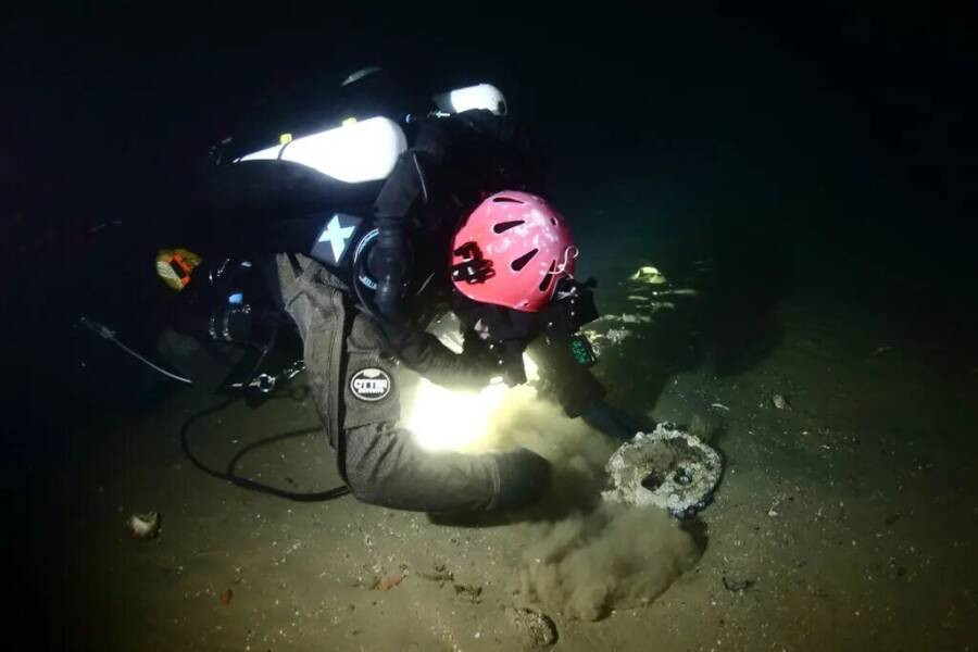 Vào ngày 2/11/1856, tàu hơi nước Le Lyonnais đang trong chuyến hành trình từ Mỹ tới Le Havre, Pháp thì xảy ra va chạm với tàu Adriatic.