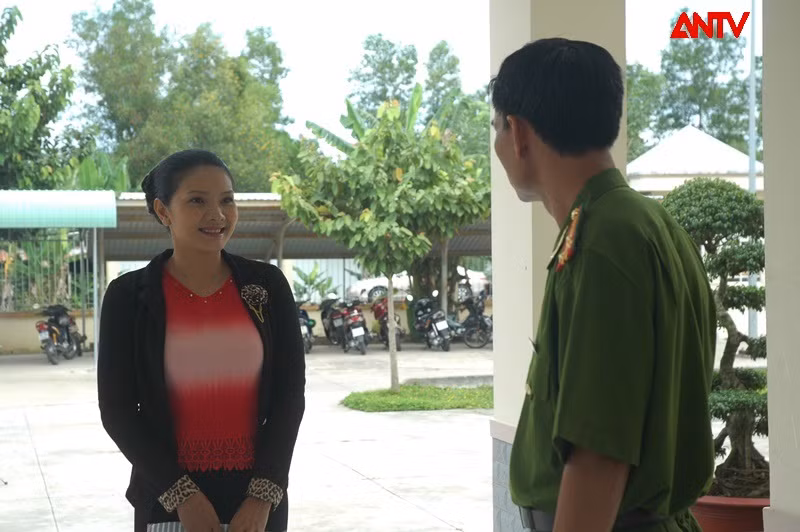 Kiều Trinh trong vai Ba Mến - người phụ nữ dịu dàng, thùy mị.