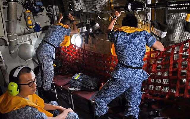 may bay air asia khong no tung tren khong hinh anh 2