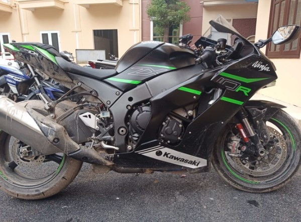 Khoảnh khắc sinh tử đối mặt với cướp ngân hàng có súng Khoanh khac sinh tu doi mat voi cuop ngan hang co sung