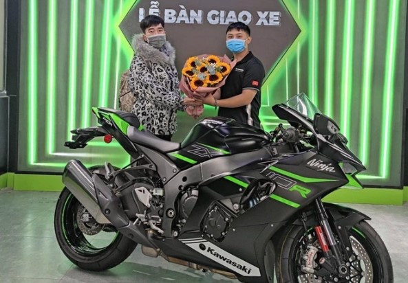 Khoảnh khắc sinh tử đối mặt với cướp ngân hàng có súng - Hình 3 Khoanh khac sinh tu doi mat voi cuop ngan hang co sung-Hinh-3