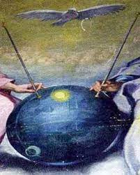 Một số người cho rằng, vật thể hình cầu đó trông giống như vệ tinh Sputnik cũ của Nga hoặc tàu vũ trụ tiên phong của Mỹ cuối những năm 1950. Thậm chí, một giả thuyết cho rằng vật thể đó có thể là hiện vật liên quan đến người ngoài hành tinh.