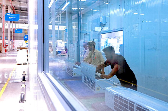 Sự phổ biến của máy điều hòa không khí được đánh giá giúp nâng cao sức khỏe cộng đồng, tăng năng suất lao động. Tuy nhiên, nhu cầu sử dụng năng lượng để phục vụ cho máy điều hòa không khí cùng các chất làm mát trong công nghệ điều hòa hiện tại gây ảnh hưởng tiêu cực rất lớn cho khí hậu trên Trái đất.