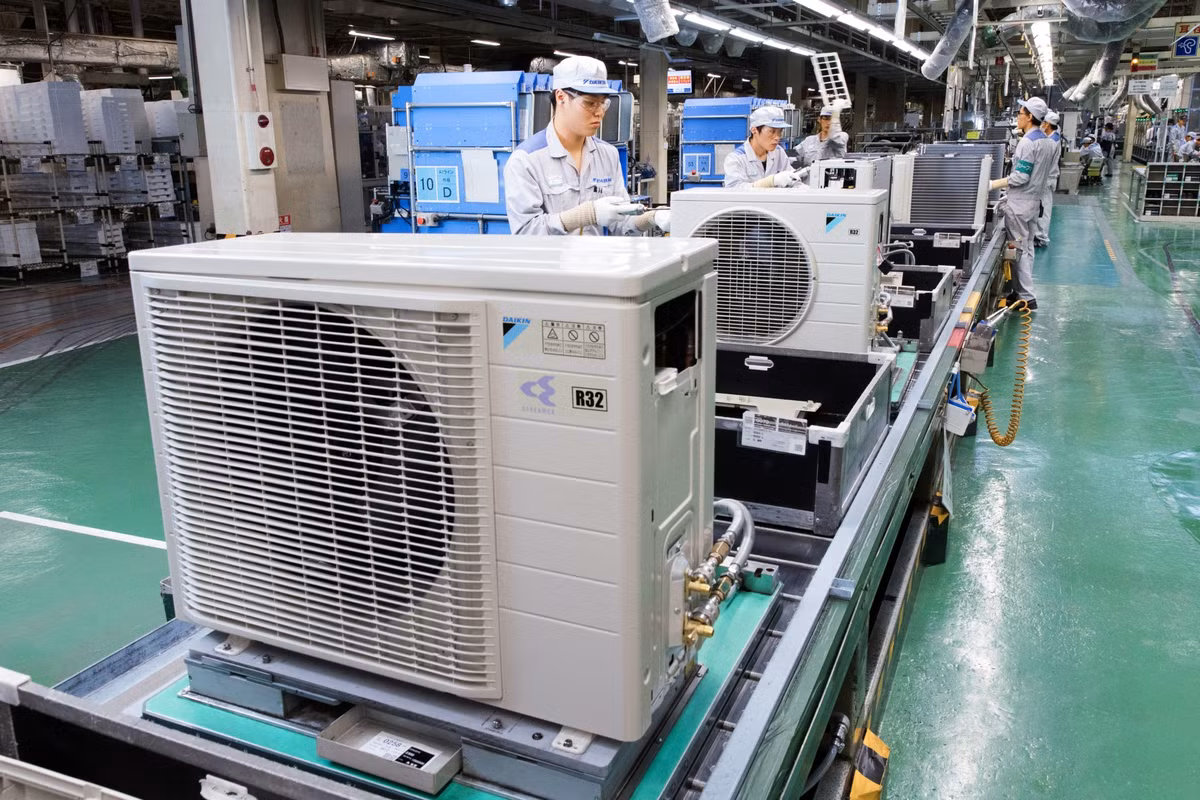 Trong bối cảnh đó, nhiều công ty làm mát cũng tìm kiếm những lựa chọn mới nhằm thay thế HFC. Tuy nhiên, đến thời điểm hiện tại, các chất lựa chọn để thay thế HFC vẫn còn có giá khá đắt.