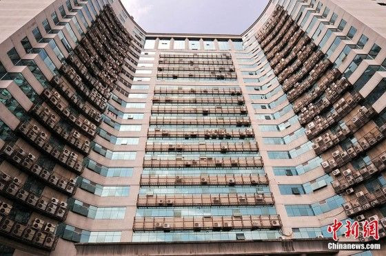 Các nhà nghiên cứu ước tính nếu không giảm sự phụ thuộc vào HFC có thể dẫn đến sự nóng lên 0,5 độ C vào cuối thế kỷ này. Kéo theo đó là những hệ lụy nguy hiểm như xuất hiện những cơn bão, hạn hán và nhiều đợt nắng nóng hơn so với trước.