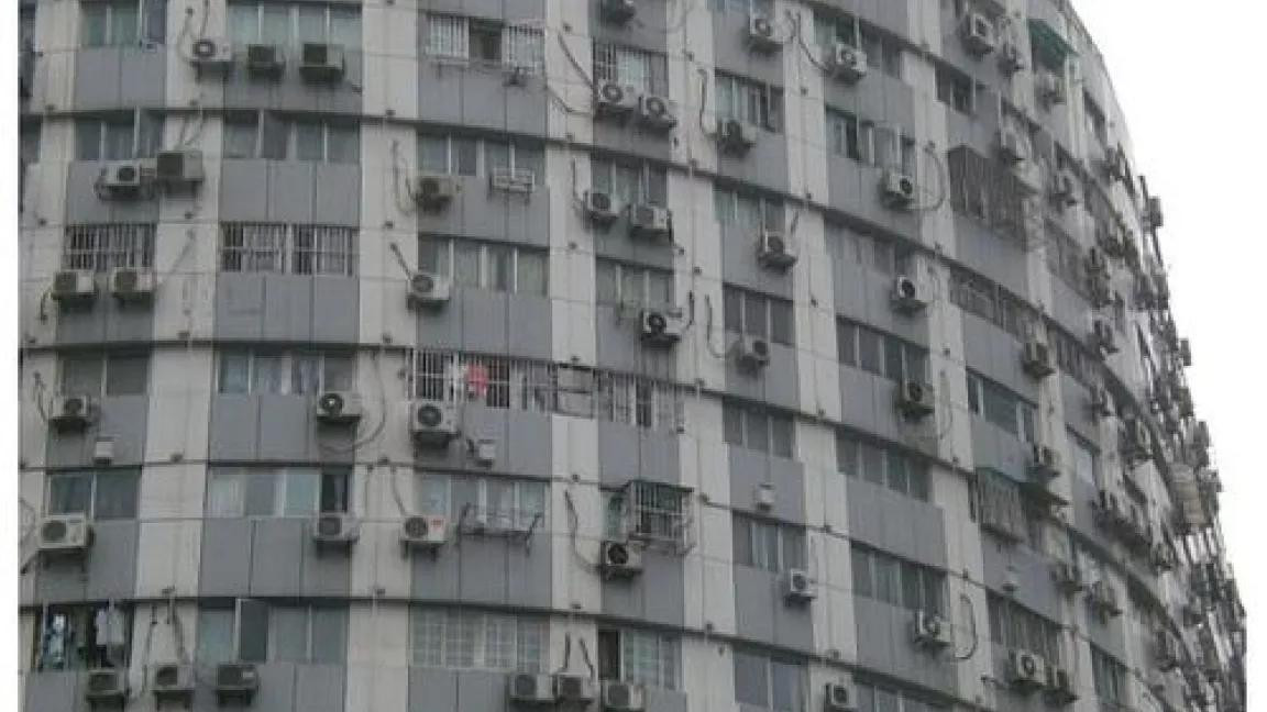 Vào năm 2016, hơn 170 quốc gia, vùng lãnh thổ trên thế giới đã đồng ý loại bỏ dần HFC và bắt đầu thực hiện từ năm 2019. Trong đó, các nước công nghiệp giàu có được yêu cầu tiên phong giảm mạnh HFC.