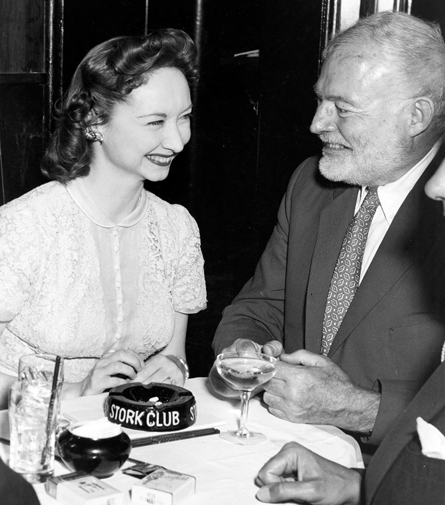 Nữ nhà báo Dorothy hoài nghi về việc Lee Harvey Oswald đã một mình ám sát Tổng thống Kennedy và chú ý đến Jack Ruby - kẻ sát hại Oswald vào 2 ngày sau khi Tổng thống Mỹ qua đời.