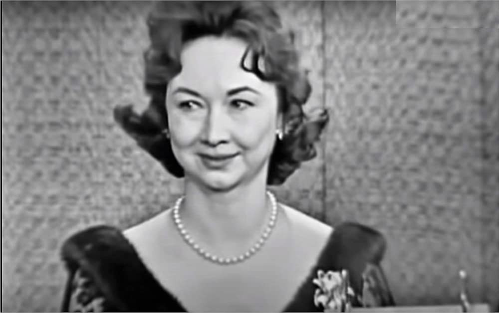 Cùng với đó, nhà báo Dorothy thường xuyên đưa các tin bài thời sự trong nước. Giống như nhiều phóng viên, vụ ám sát Tổng thống John F. Kennedy diễn ra vào ngày 22/11/1963 đã thu hút bà. Theo đó, nữ nhà báo tiến hành điều tra sâu vụ việc.