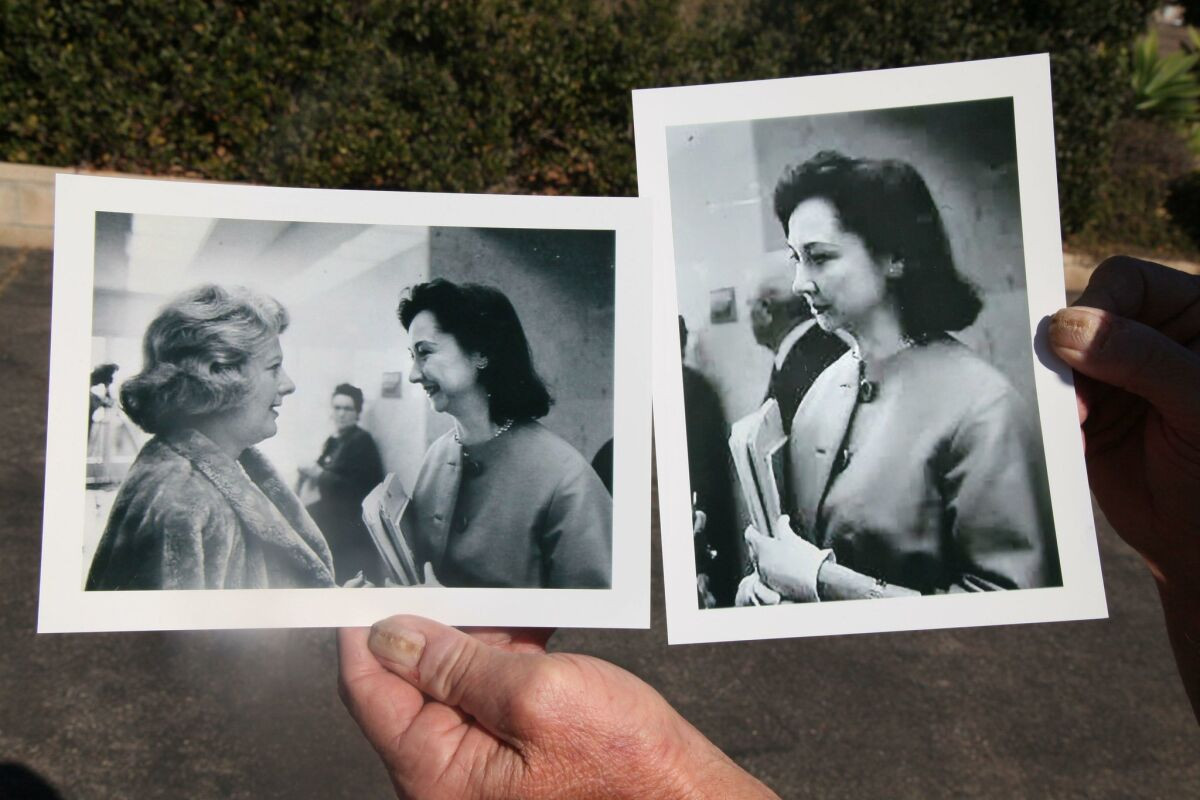 Trong suốt 18 tháng, nhà báo Dorothy lần theo các manh mối, gặp gỡ các nhân chứng, nguồn tin... để tìm hiểu sự thật về cái chết của Tổng thống Kennedy.