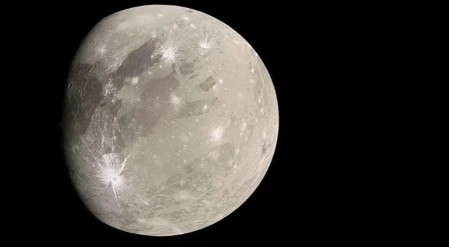 Kham pha bi an cua ve tinh lon nhat trong He Mat Troi-Hinh-2