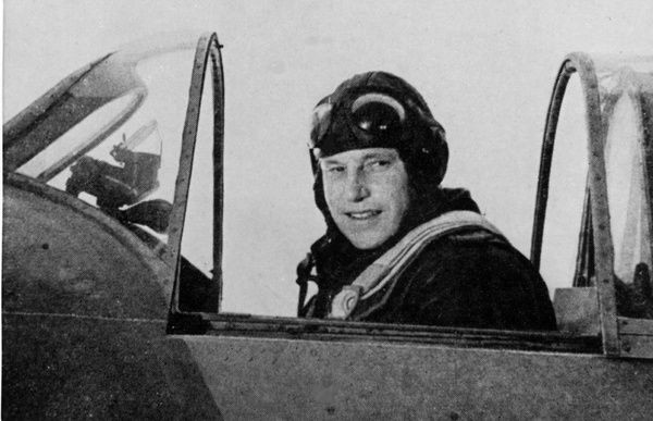 Mỗi lần tham gia không chiến, phi công Alexander đều chọn tấn công chiến cơ dẫn đầu đội hình của đối phương. Đây là nhiệm vụ khó khăn nhất trong mỗi lần không chiến.