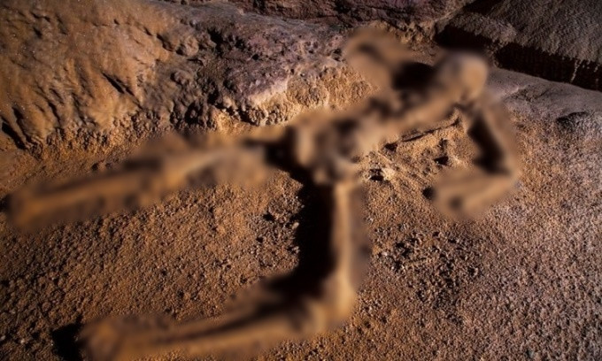 Được phát hiện năm 1989, hang Actun Tunichil Muknal (hay còn gọi là ATM) ở Belize là địa điểm khảo cổ có liên quan đến nền văn minh Maya. Theo đó, các chuyên gia đã tiến hành các cuộc khai quật tại hang động này và có những phát hiện quan trọng. Trong số này, đáng chú ý là việc tìm thấy hài cốt thiếu niên Maya phủ đầy pha lê bên trong hang động.