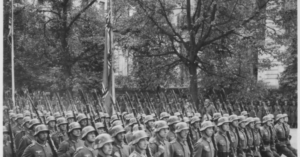 Đến cuối tháng 8/1944, tướng Choltitz và khoảng 20.000 quân Đức ra đầu hàng. Nhờ vậy, thủ đô Paris không bị phá hủy nặng nề bởi số bom mìn đã được lắp đặt ở nhiều nơi. Binh sĩ quân Đồng minh đã kịp thời tháo dỡ số chất nổ này. Sau khi bị quân Đồng minh bắt, Choltitz bị giam ở nhà tù Trent Park, London, Anh trước khi được chuyển đến trại Clinton, bang Mississippi, Mỹ. Ông được thả tự do năm 1947 và qua đời năm 1966 ở thành phố Baden, Đức.