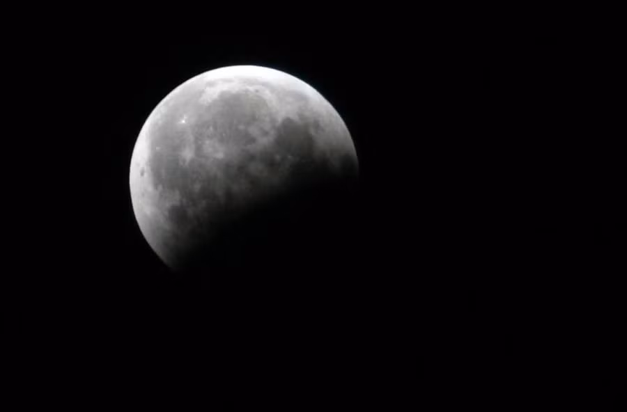 Vào đêm 5/5, hiện tượng thiên văn kỳ thú nguyệt thực nửa tối sẽ xuất hiện. Người yêu thiên văn ở nhiều nơi trên thế giới, bao gồm Việt Nam sẽ có thể chiêm ngưỡng hiện tượng thú vị này.