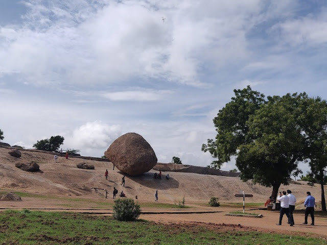 Trong hơn 1.000 năm, tảng đá khổng lồ ở Tamil Nadu nằm chênh vênh như sắp lăn xuống phía dưới nhưng đứng vững một cách khó tin, dương như thách thức mọi định luật vật lý. Ngay cả mưa gió, bão tố hay có người đẩy, "Stone of Sky God" vẫn không lay chuyển.