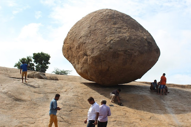 Trong nhiều năm qua, các chuyên gia, nhà địa chất nỗ lực tìm hiểu nguồn gốc của "Stone of Sky God" cũng như vì sao hòn đá khổng lồ này ngàn năm không lăn xuống phía dưới.