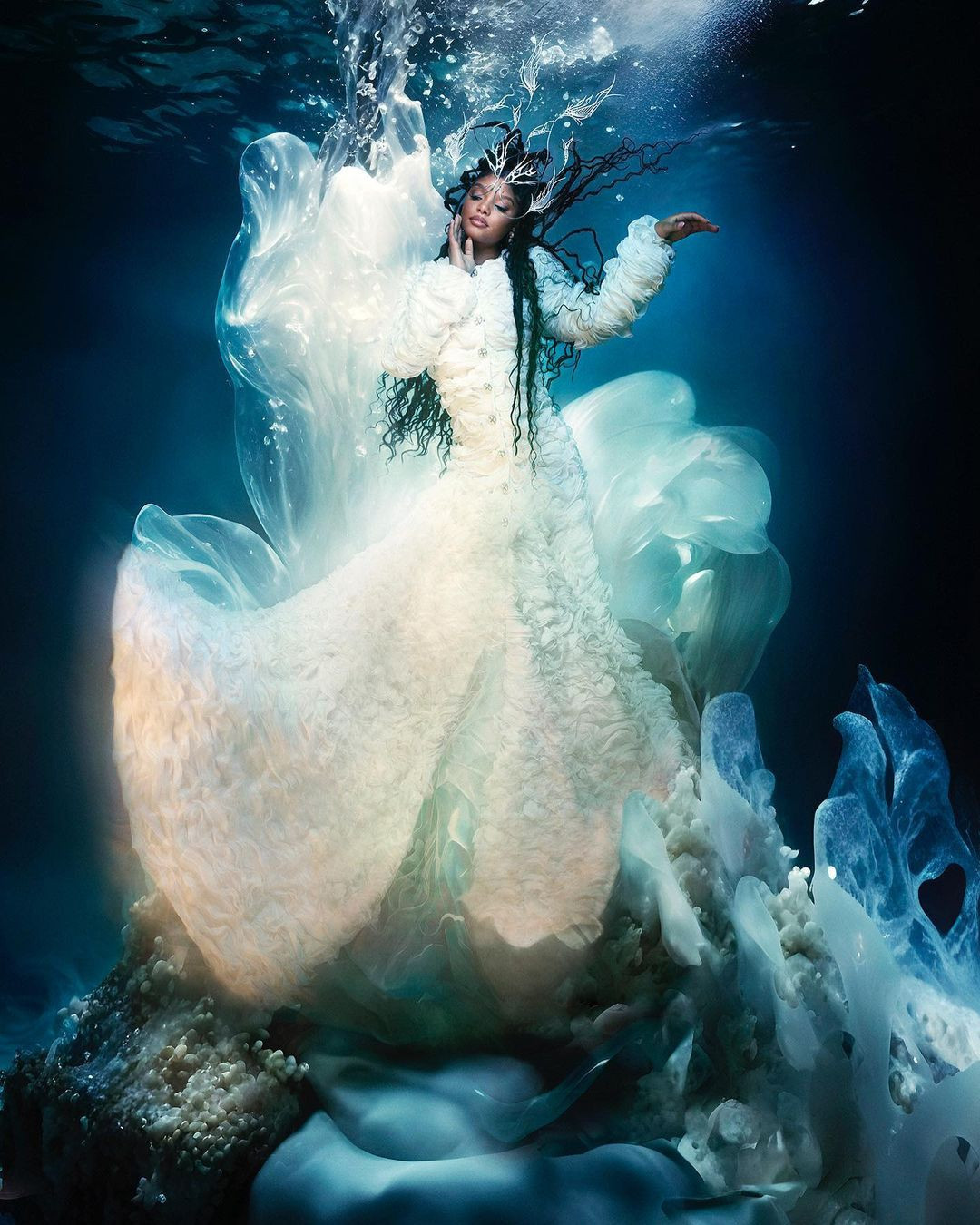 Tuy nhiên càng gây tranh cãi, Nàng tiên cá bản người đóng sắp ra mắt lẫn cái tên Halle Bailey càng được chú ý.