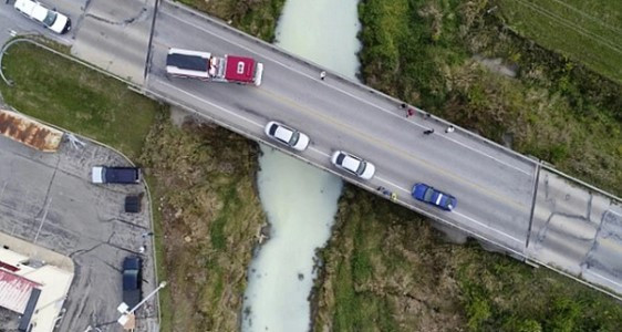 Ngoài kênh đào Grand, sự việc tương tự được ghi nhận xảy ra ở một số dòng sông trên thế giới. Trong đó, vào ngày 12/9/2017, nhiều người dân Mỹ không khỏi ngạc nhiên khi dòng sông Cicero ở miền Trung bang Indiana đột nhiên đổi sang màu trắng sữa.