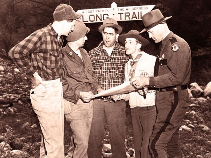 Long Trail là một con đường mòn dài hơn 400 km gần trường học của Paula xuyên qua rừng cây và hướng về phía bắc Bennington tới tận biên giới với Canada. Sau đó, Elizabeth đã báo cảnh sát để giới chức trách mở cuộc tìm kiếm Paula. Họ lần theo dấu vết của nữ sinh viên với hy vọng sẽ tìm thấy cô.