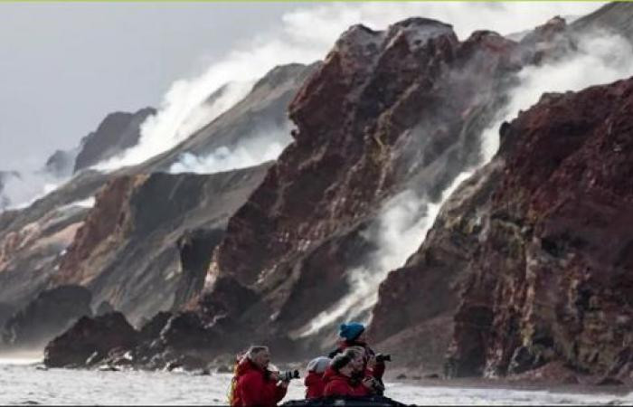 Tuy nhiên, giới nghiên cứu đến nay vẫn chưa thể giải mã vách đá ở bờ biển phía Đông mũi Bathurst bốc khói từ khi nào và sẽ kéo dài trong bao lâu.