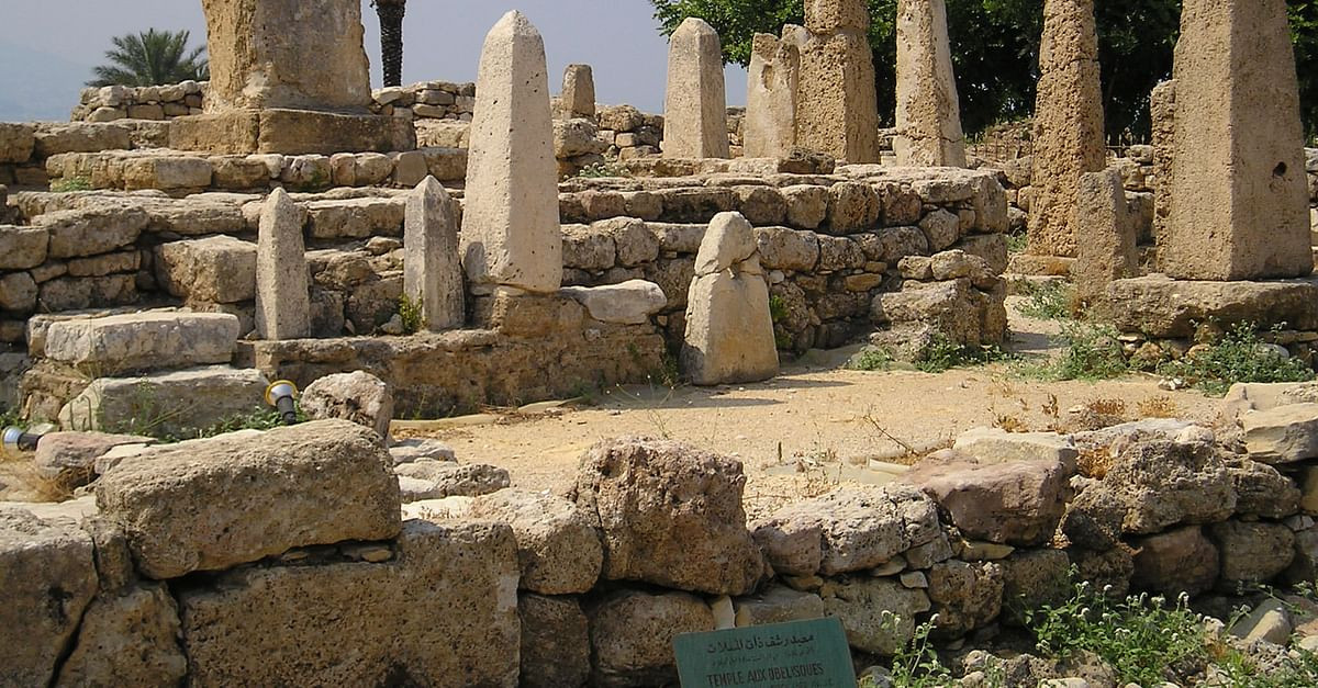 Byblos là thành phố cổ nổi tiếng ở Lebanon, được thành lập vào khoảng năm 5000 trước Công nguyên. Đây là một một trong những cái nôi của nền văn minh cổ đại.