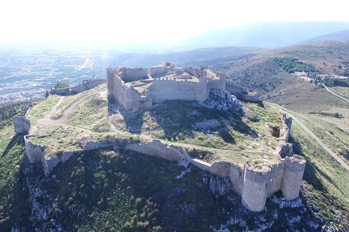 Argos là một thành phố ở Argolis, Peloponnese, Hy Lạp và là một trong những thành phố có người sinh sống liên tục lâu đời nhất trên thế giới. Thành phố cổ này được thành lập vào khoảng 7.000 năm trước và có người sống liên tục từ đó cho đến ngày nay.