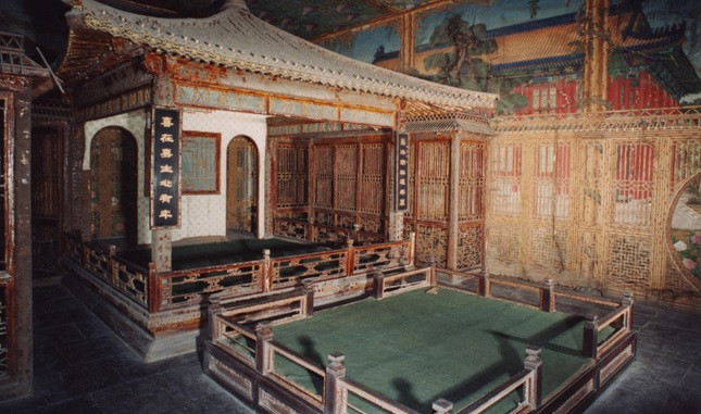 Vì vậy, các hoàng đế tiếp theo của nhà Thanh giữ nguyên vẹn Vườn Càn Long và chỉ tiến hành tu sửa, trùng tu.