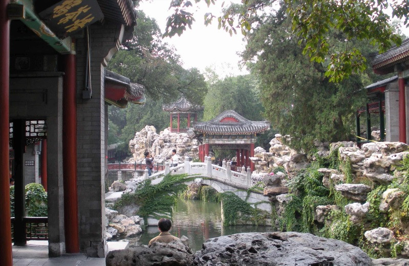 Trước khi băng hà, hoàng đế Càn Long đã ban hành một chiếu chỉ rằng mọi thứ bên trong khu vườn mang tên ông sẽ không được thay đổi sau khi ông mất.