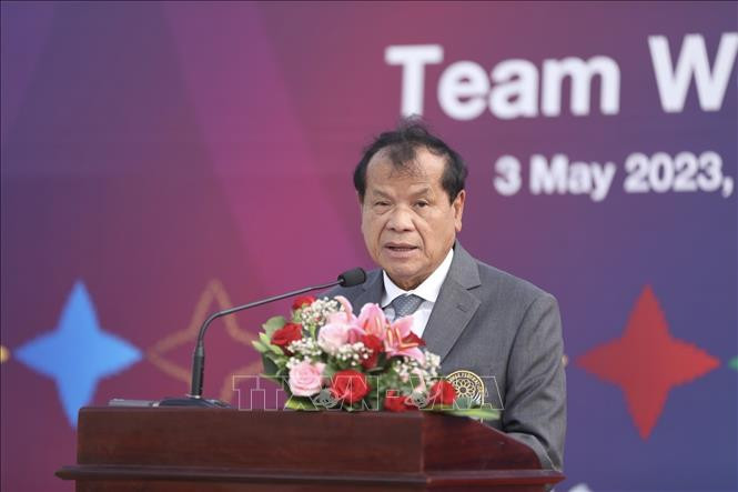 Ông Thong Khon, Bộ trưởng Du lịch Campuchia kiêm Phó Chủ tịch thường trực Ủy ban Quốc gia tổ chức SEA Games 32 và ASEAN Para Games 12 phát biểu tại Lễ thượng cờ. Ảnh: Minh Quyết/TTXVN.