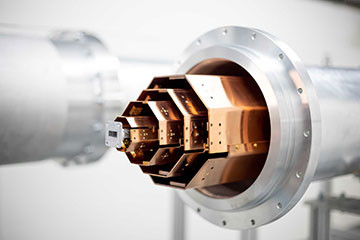 Thí nghiệm trên không chỉ chạy thử nghiệm Bell ở khoảng cách xa hơn so với thử nghiệm trước đây mà còn chạy nó bằng cách sử dụng các mạch siêu dẫn - thứ được cho là sẽ đóng một vai trò quan trọng trong sự phát triển của máy tính lượng tử.