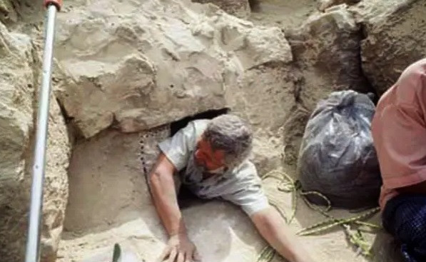 Trong số này, đáng chú ý là ngôi mộ của Nefer Thieth, người đại diện cho hoàng gia chịu trách nhiệm giám sát công trình.