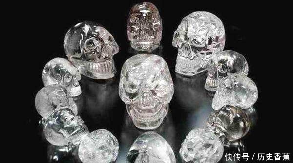 Những hộp sọ pha lê này thuộc về nền văn minh Maya. Đối với các thầy tế, phù thủy, những hộp sọ này vô cùng quý giá, được cho là mang sức mạnh siêu nhiên. Người nào đứng gần chúng sẽ trở nên minh mẫn, tỉnh táo, thậm chí chữa lành bệnh tật. Ngày nay, các nhà khoa học vẫn nỗ lực giải mã cách người xưa tạo ra hộp sọ pha lê cũng như mục đích sử dụng của chúng.