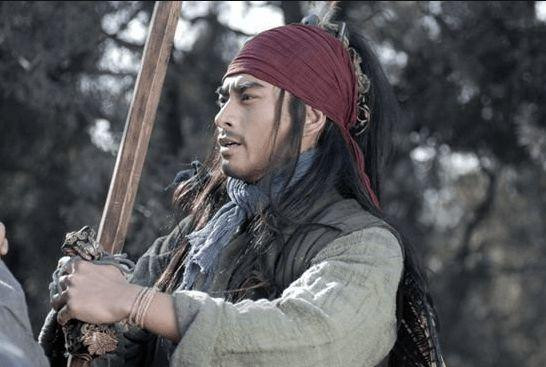 Trong khi đó, Võ Tòng nổi danh với việc dùng tay không đánh chết hổ trên đồi Cảnh Dương sau khi uống liền 18 bát rượu. Ông ngồi ghế thứ 14 trong số 108 vị anh hùng Lương Sơn Bạc và là Thiên Thương Tinh thuộc nhóm 36 Thiên Cương. Võ Tòng giữ chức vụ Bộ binh đầu lĩnh đồng thời là một trong 10 thủ lĩnh đứng đầu bộ binh Lương Sơn.