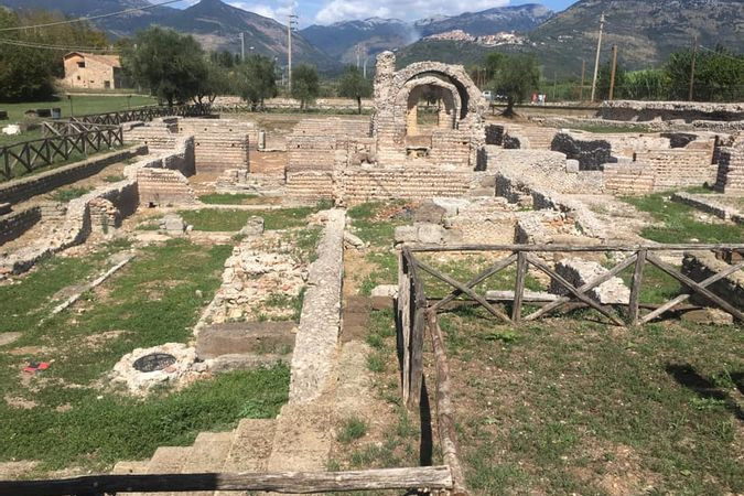 Tuy nhiên, khoáng chất đó không phải là tro bụi núi lửa lấy từ những dòng magma phun trào từ sâu dưới lòng đất lên trên bề mặt.