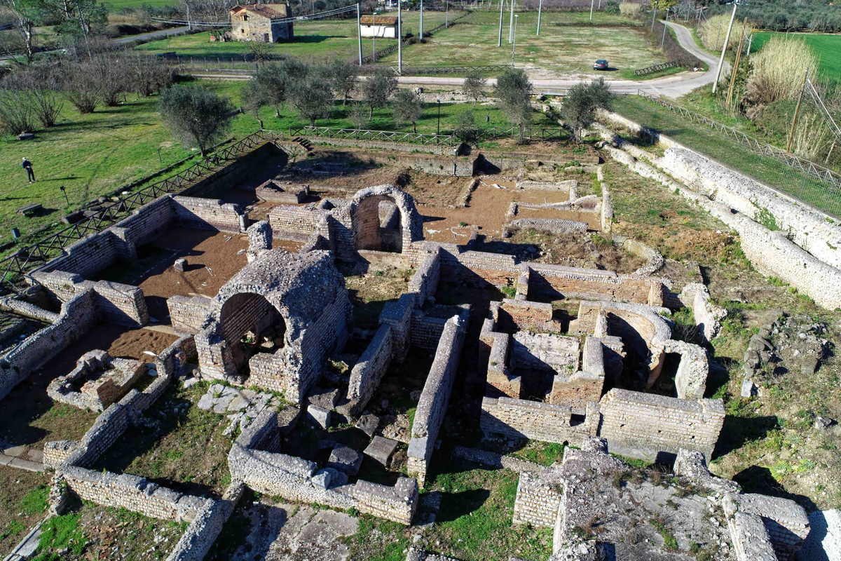 Trong suốt nhiều năm, các chuyên gia cố gắng giải mã bí mật về bê tông giúp các kiến trúc của người La Mã thách thức thời gian.