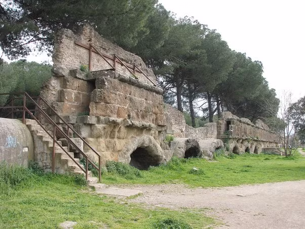 Sự kết hợp này tạo nên một quá trình "trộn nóng", trong đó vật liệu trở thành một thứ nửa keo nửa bê tông, có tính phản ứng cao - như những gì các nghiên cứu phát hiện trước đó ở bê tông La Mã.