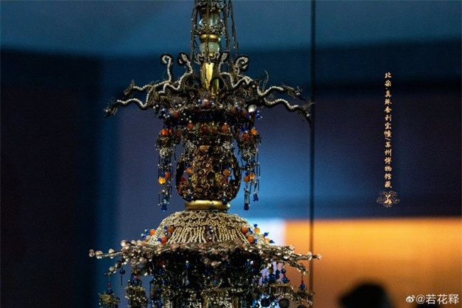 Các chuyên gia ước tính toàn bộ cổ vật vô tình được 3 nam sinh phát hiện bên trong thiên cung của tháp Thụy Quang có giá trị khoảng 50 tỷ Nhân dân tệ (khoảng 17.000 tỷ đồng.