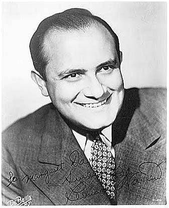 Ca sĩ opea người Mỹ Leonard Warren có cái chết vô cùng kỳ lạ. Ông qua đời trong khi đang biểu diễn tác phẩm "Verdi's La Forza del Destino" (Sức mạnh của định mệnh) tại nhà hát opea ở New York.