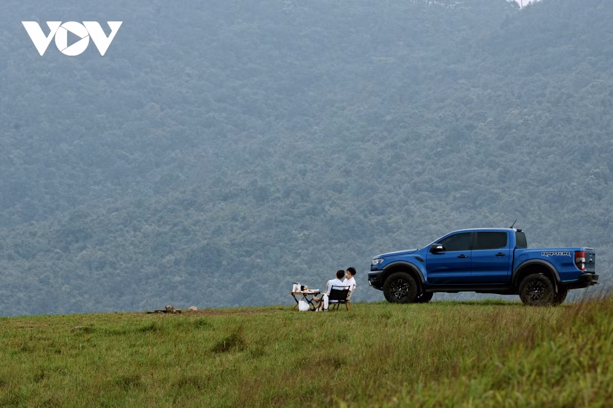 Dành một đêm ngắm sao trời và thức dậy đón ánh bình minh trước cảnh núi non hùng vĩ là những trải nghiệm không khỏi mê mẩn những người có niềm đam mê xê dịch.