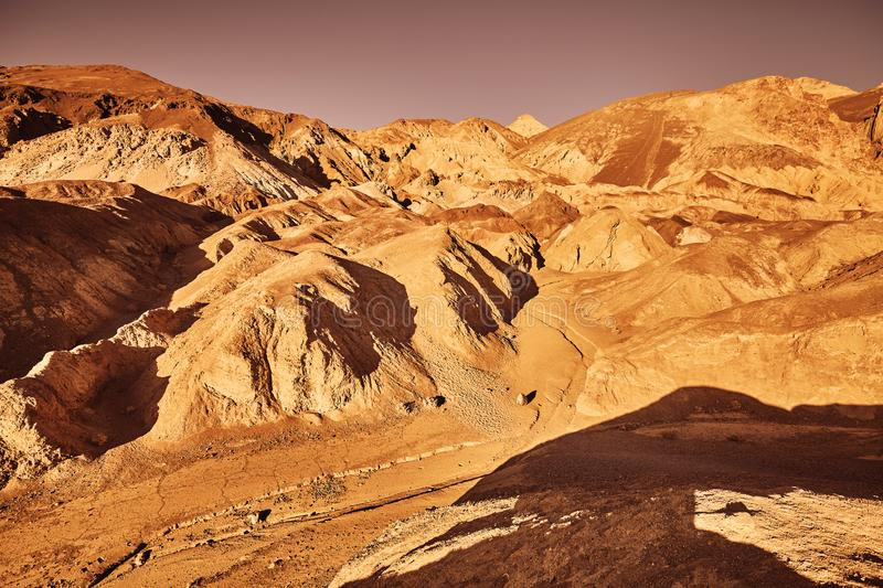 Thêm nữa, các nhà khoa học còn nghiên cứu địa hình của Công viên quốc gia Death Valley để hiểu rõ hơn về địa hình của sao Hỏa. Nhóm nghiên cứu phát hiện công viên này có thảm thực vật khá đơn giản. Vậy nên, việc nghiên cứu địa hình tại nơi đây không gặp nhiều khó khăn.