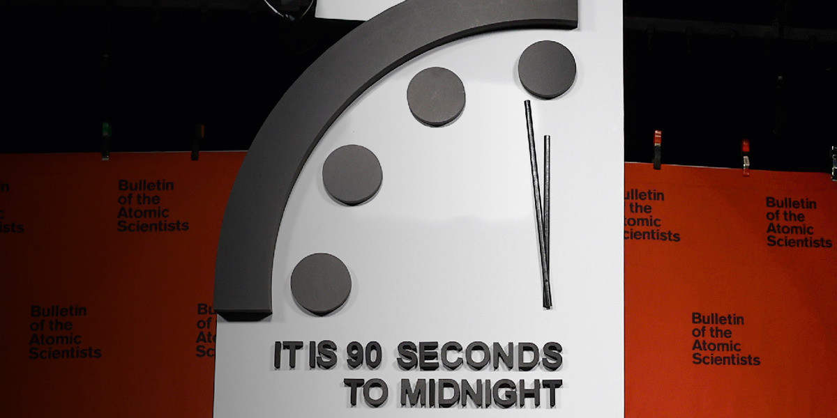 Trước tình hình này, Mary Robinson - Chủ tịch tổ chức nhân quyền The Elders và cựu Cao ủy Nhân quyền Liên Hợp Quốc cho hay đồng hồ Ngày tận thế đang gióng lên hồi chuông cảnh báo đối với nhân loại.