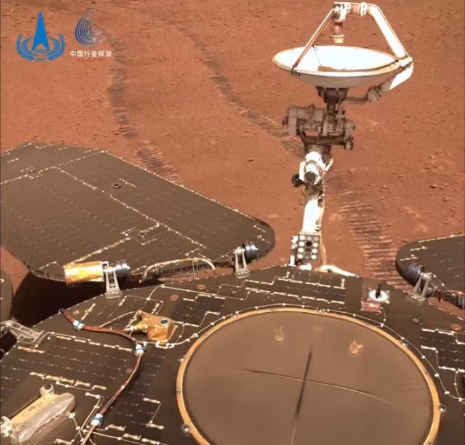 Robot Chúc Dung đã hạ cánh xuống vùng đồng bằng rộng lớn Utopia Planitia ở bán cầu bắc sao Hỏa vào ngày 15/5/2021. Theo nghiên cứu, địa điểm này nằm trong Hệ tầng Vastitas Borealis (VBF) - nơi có phần rìa ngoài với những đặc điểm giống như đường bờ biển. Giới khoa học tin rằng, việc nghiên cứu địa điểm này sẽ là cơ hội xác minh sự tồn tại của trầm tích biển cổ đại.