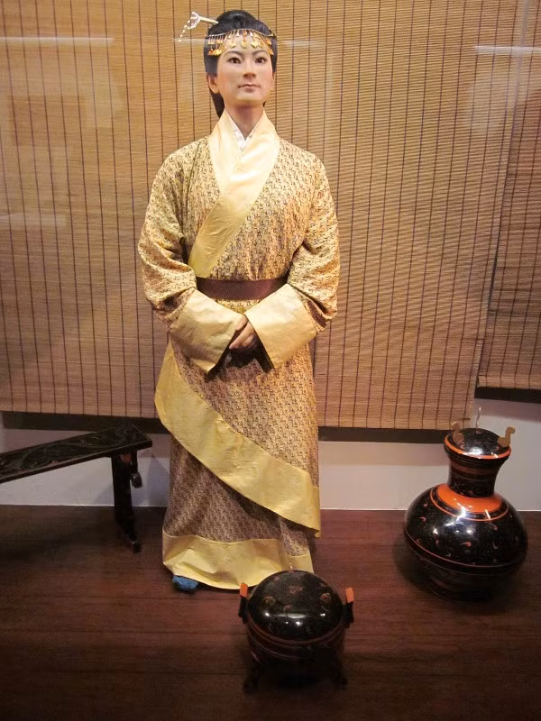 Không những vậy, tình trạng hoàn hảo của xác ướp còn giúp các chuyên gia giải mã chế độ ăn uống của Tân Truy phu nhân. Khi còn sống, bà thường thưởng thức những món ăn dành riêng cho giới quý tộc như thịt nai, cừu và trái cây.